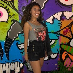 Meet your Posher, Antonia